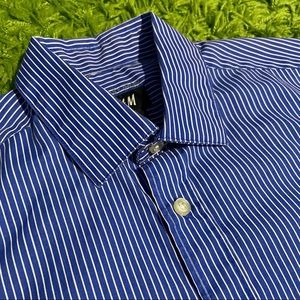 👔 H&M Classic Blue/White Pinstripe Button up Shirt!
